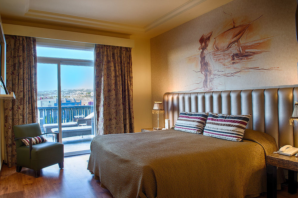 Lopesan Villa Del Conde Resort & Thalasso Meloneras Dış mekan fotoğraf A room at the hotel
