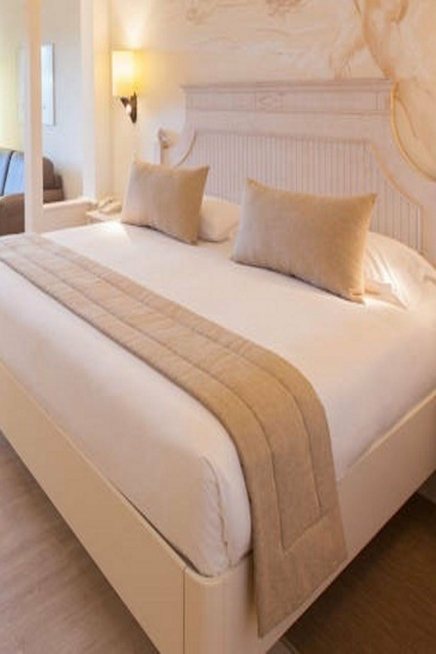 Lopesan Villa Del Conde Resort & Thalasso Meloneras Dış mekan fotoğraf A bed runner