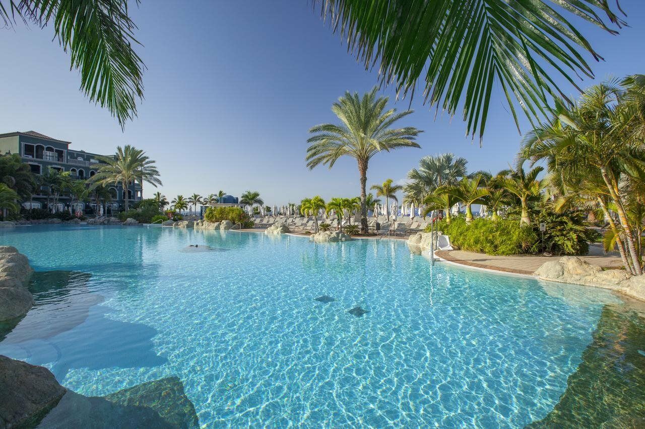 Lopesan Villa Del Conde Resort & Thalasso Meloneras Dış mekan fotoğraf The swimming pool at the resort