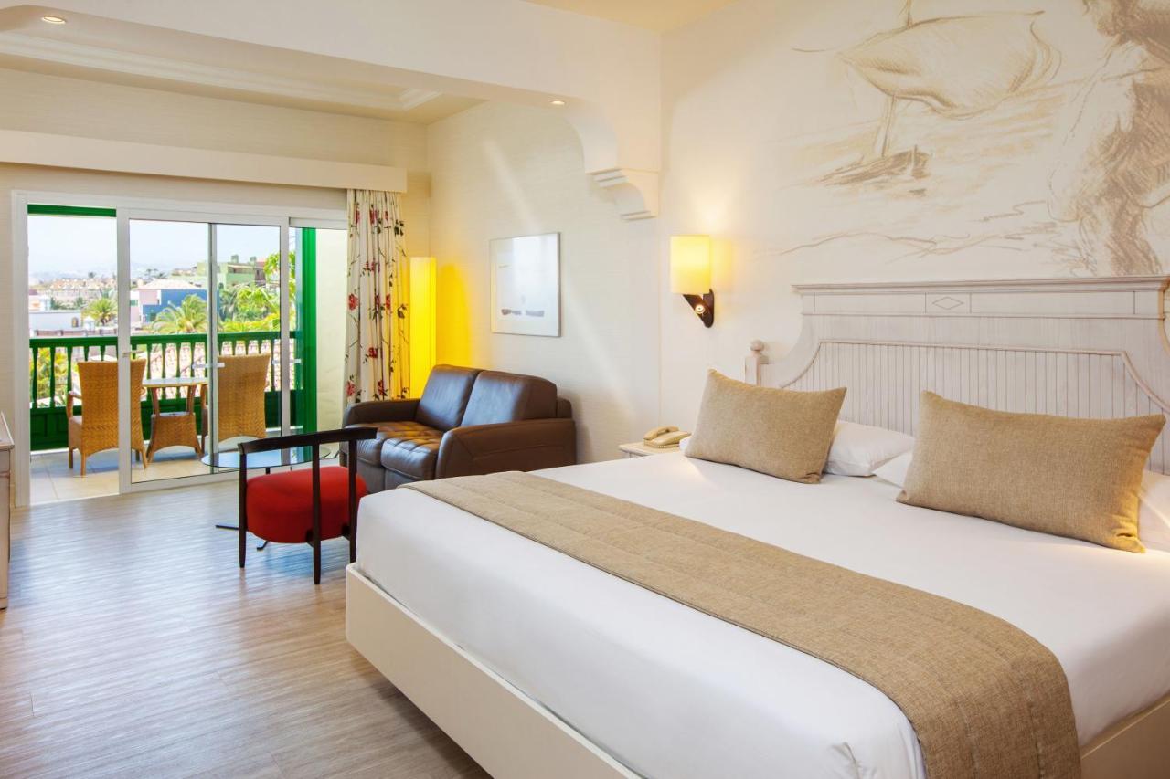 Lopesan Villa Del Conde Resort & Thalasso Meloneras Dış mekan fotoğraf A room at the hotel