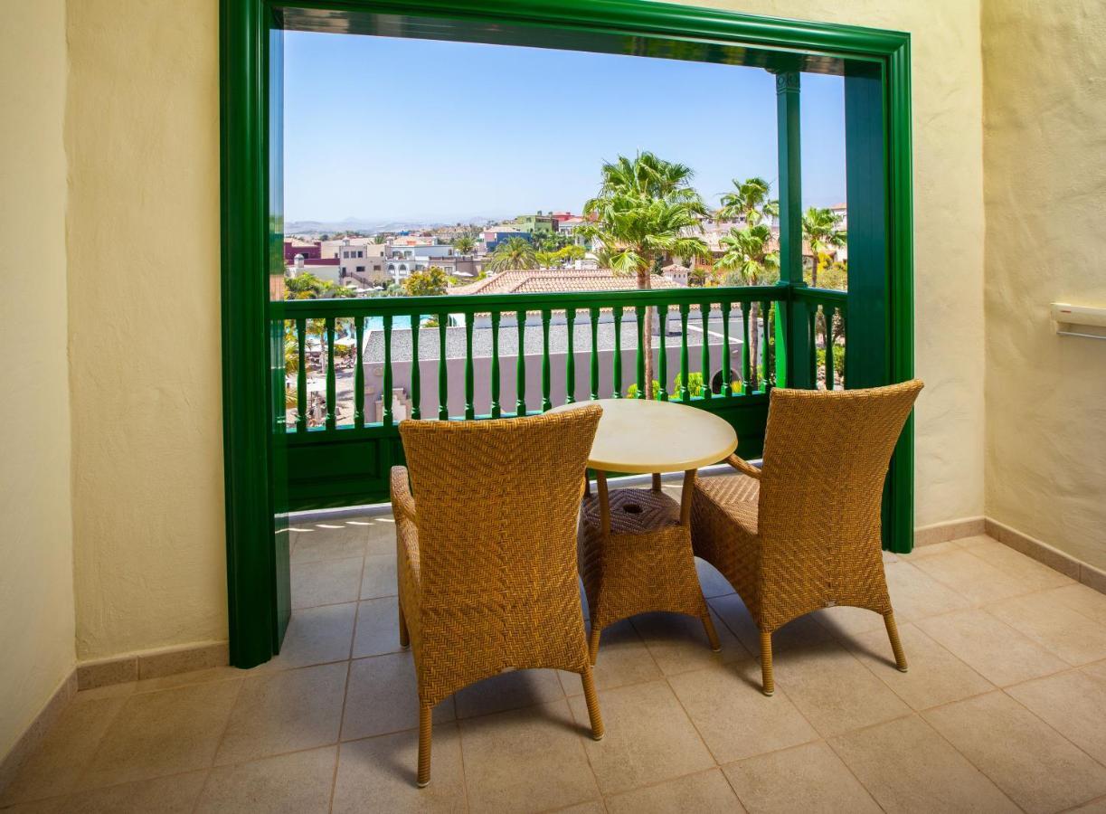 Lopesan Villa Del Conde Resort & Thalasso Meloneras Dış mekan fotoğraf A balcony